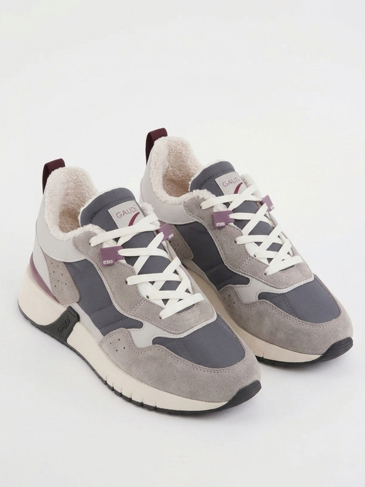 Sneaker in nylon e camoscio Gaudì Jeans, in coppia, vista di tre quarti