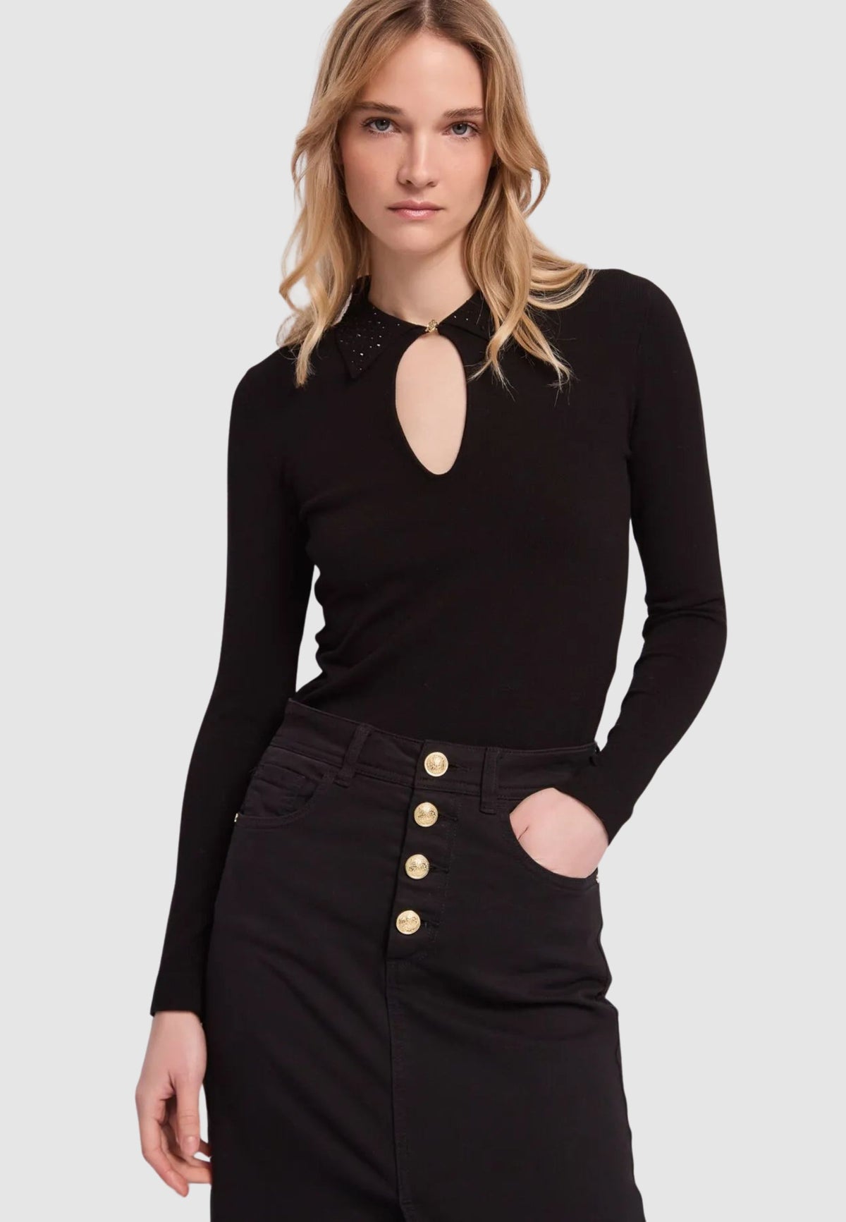 Maglia con colletto polo di strass Gaudì Jeans, nero, indossata, vista frontale