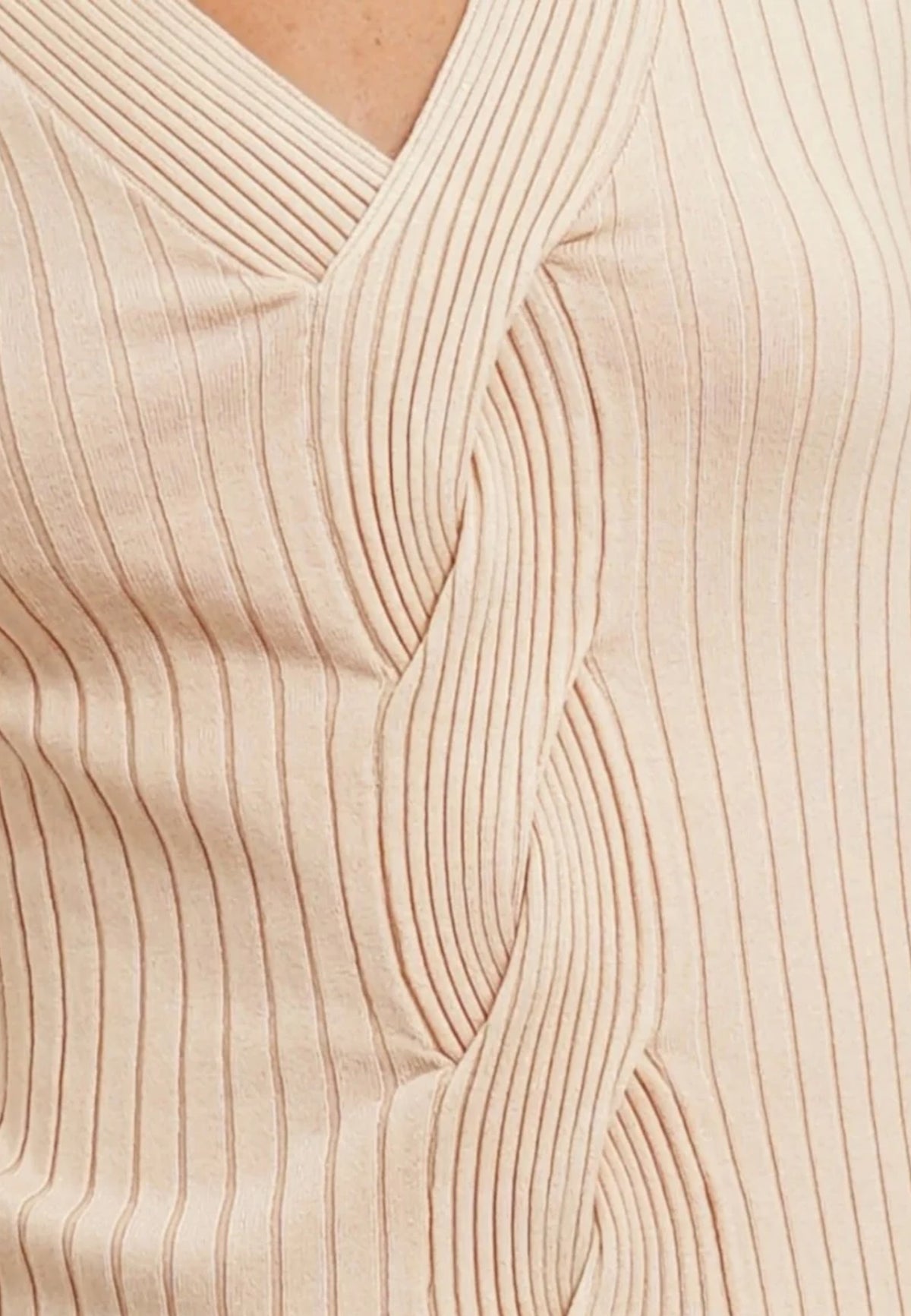 Maglioncino a costine con scollo a V Gaudì Jeans, ecru, dettaglio della treccia