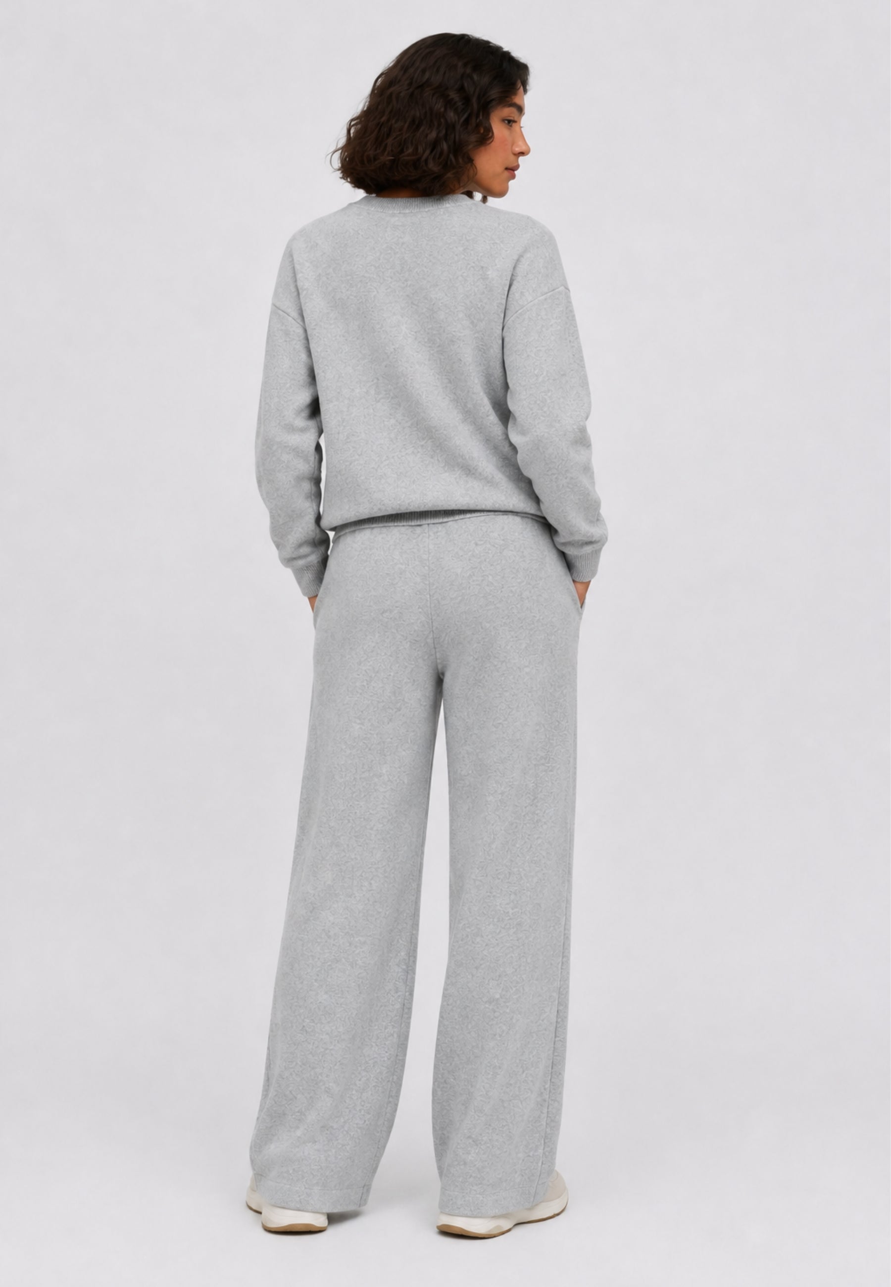 Pantaloni 15374936