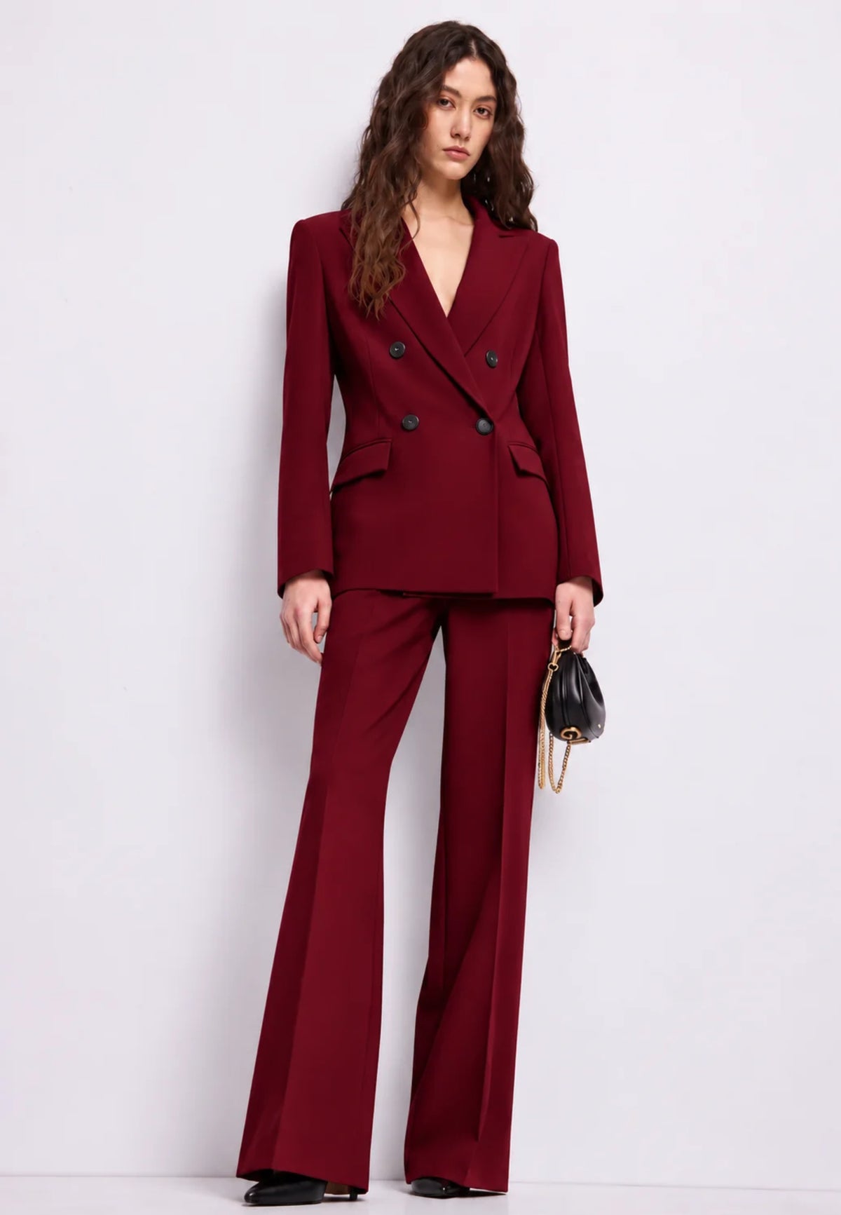 Blazer doppiopetto con revers a lancia e tasche con patta, tre colori