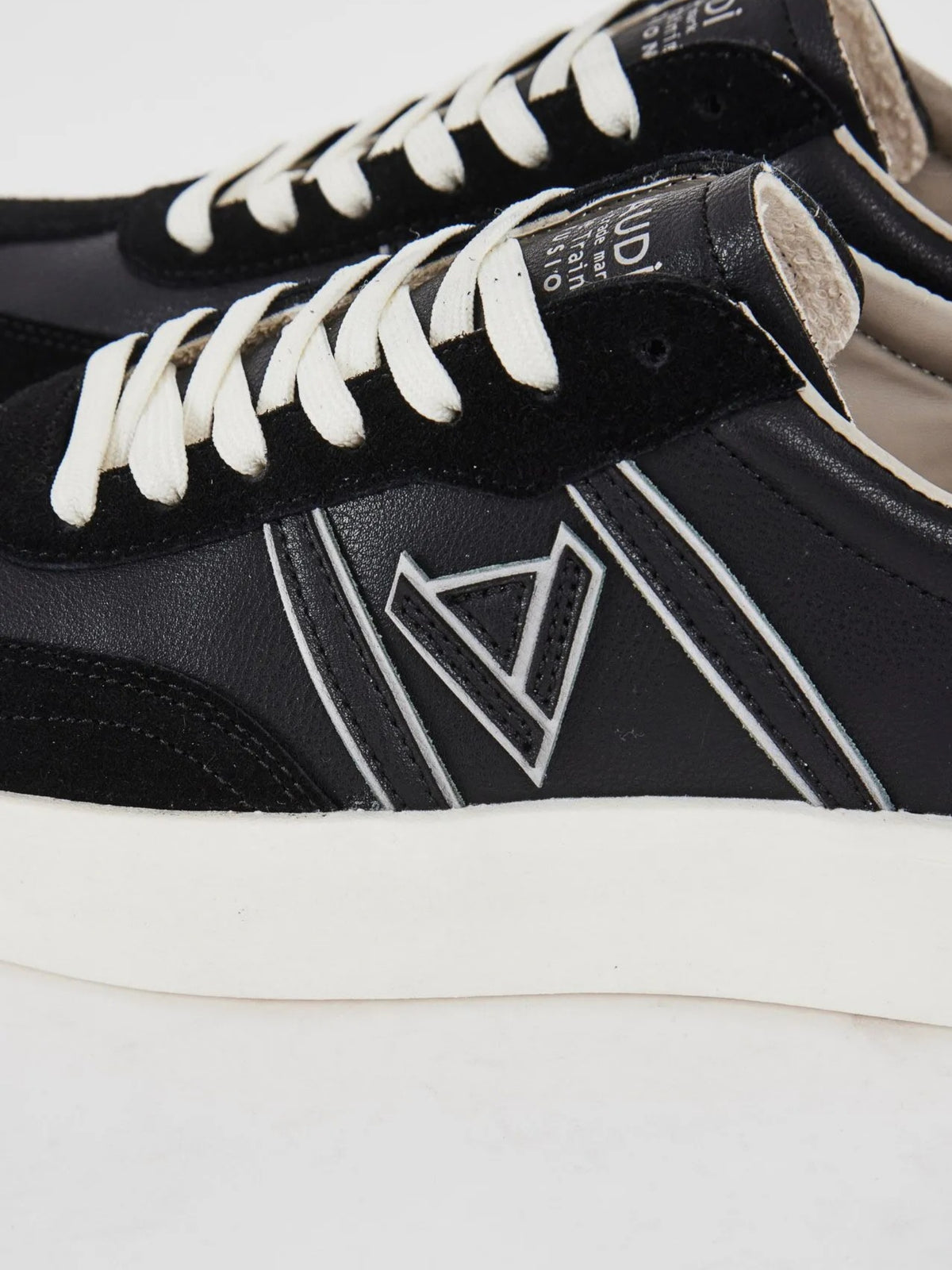Sneaker in similpelle con suede Gaudì Jeans, dettaglio del logo laterale
