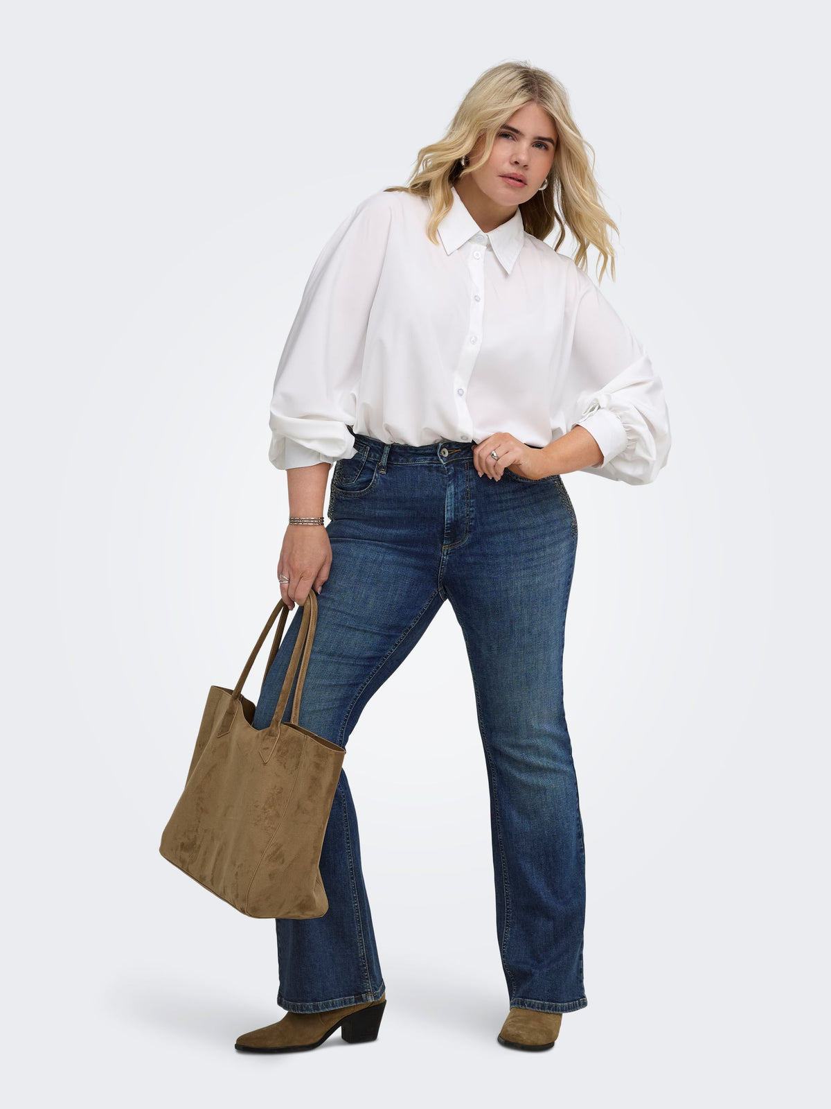 Jeans a zampa blu denim Only Carmakoma, indossati, figura intera