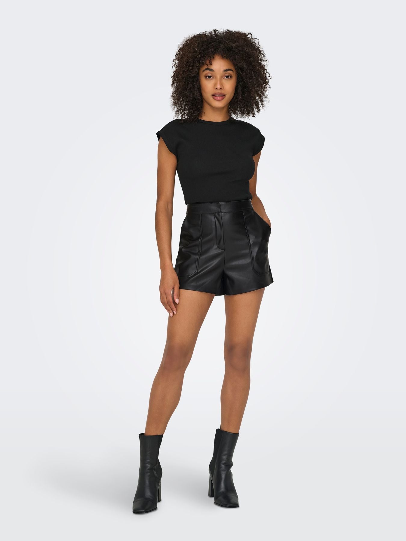 Pantaloncini 15287184