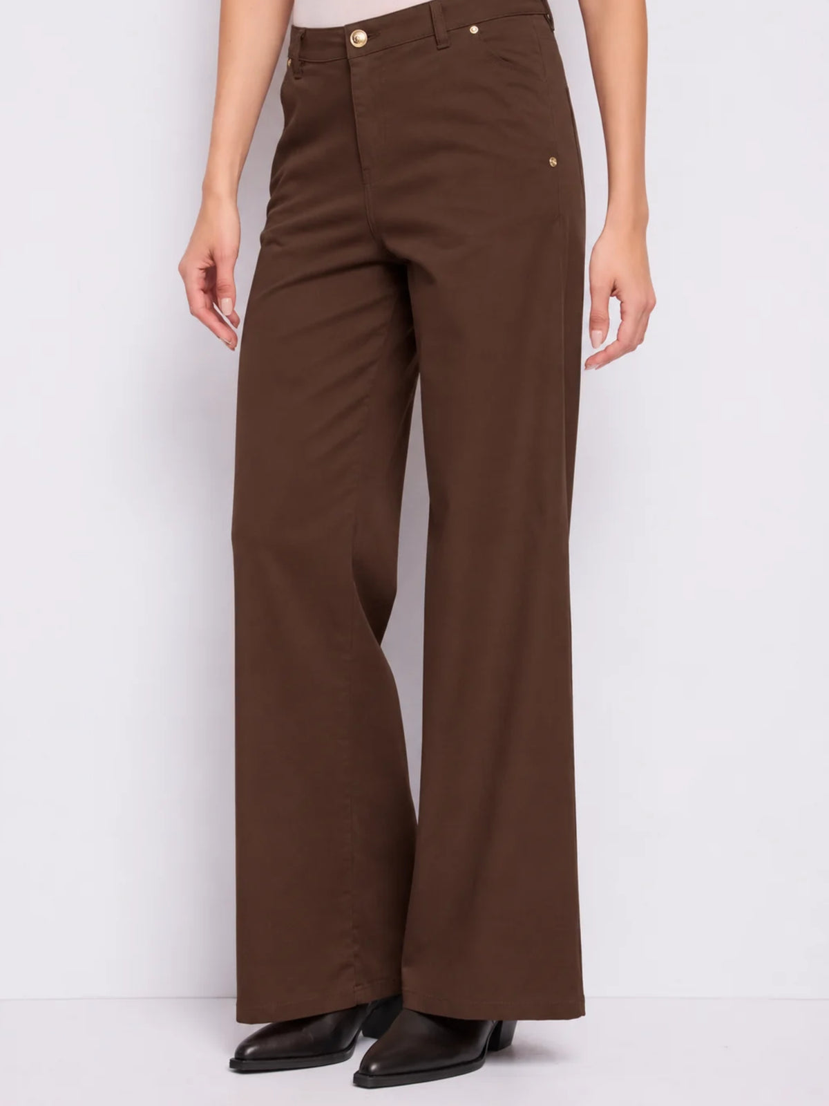 Pantaloni palazzo vita alta Gaudì Jeans, indossati, vista frontale