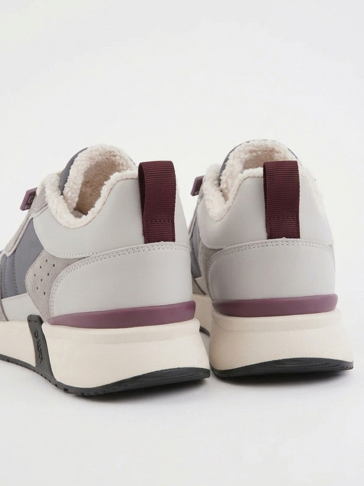 Sneaker in nylon e camoscio Gaudì Jeans, in coppia, vista posteriore