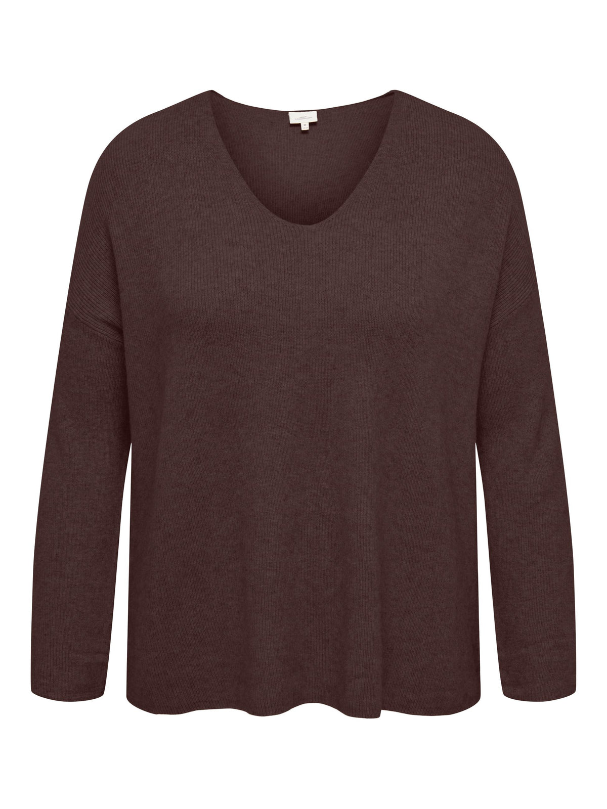 Maglione morbido con scollo a V Only Carmakoma, su fondo bianco, vista frontale