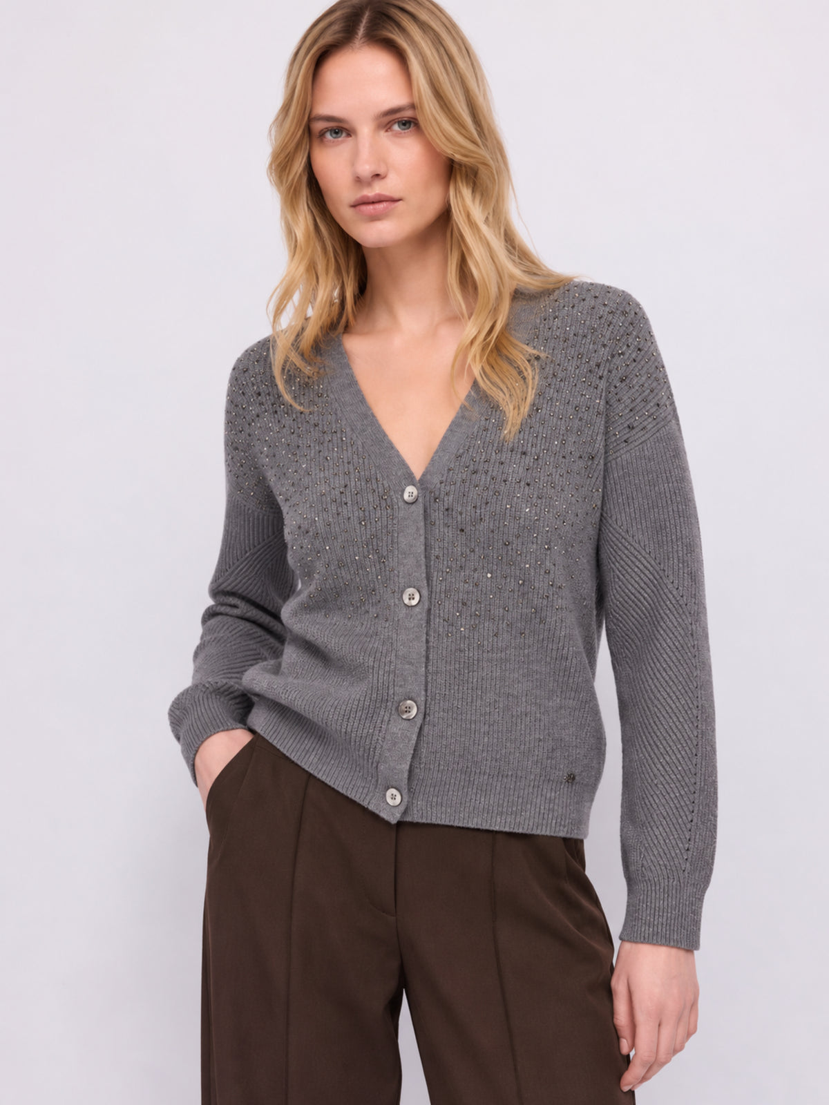 Cardigan scollo a V con strass Gaudi Jeans, grigio, indossato, vista frontale