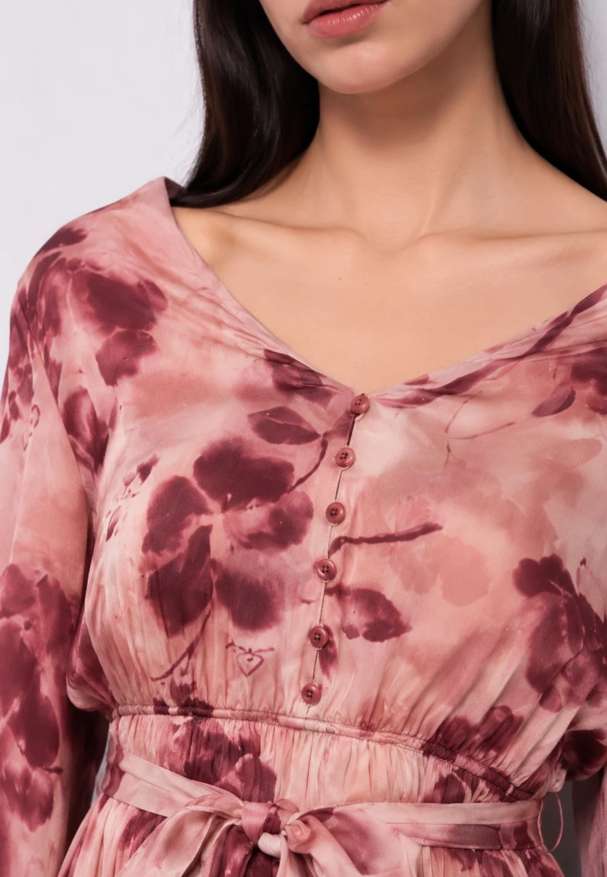Abito corto floreale rosa Gaudi Jeans, dettaglio di scollo e bottoncini