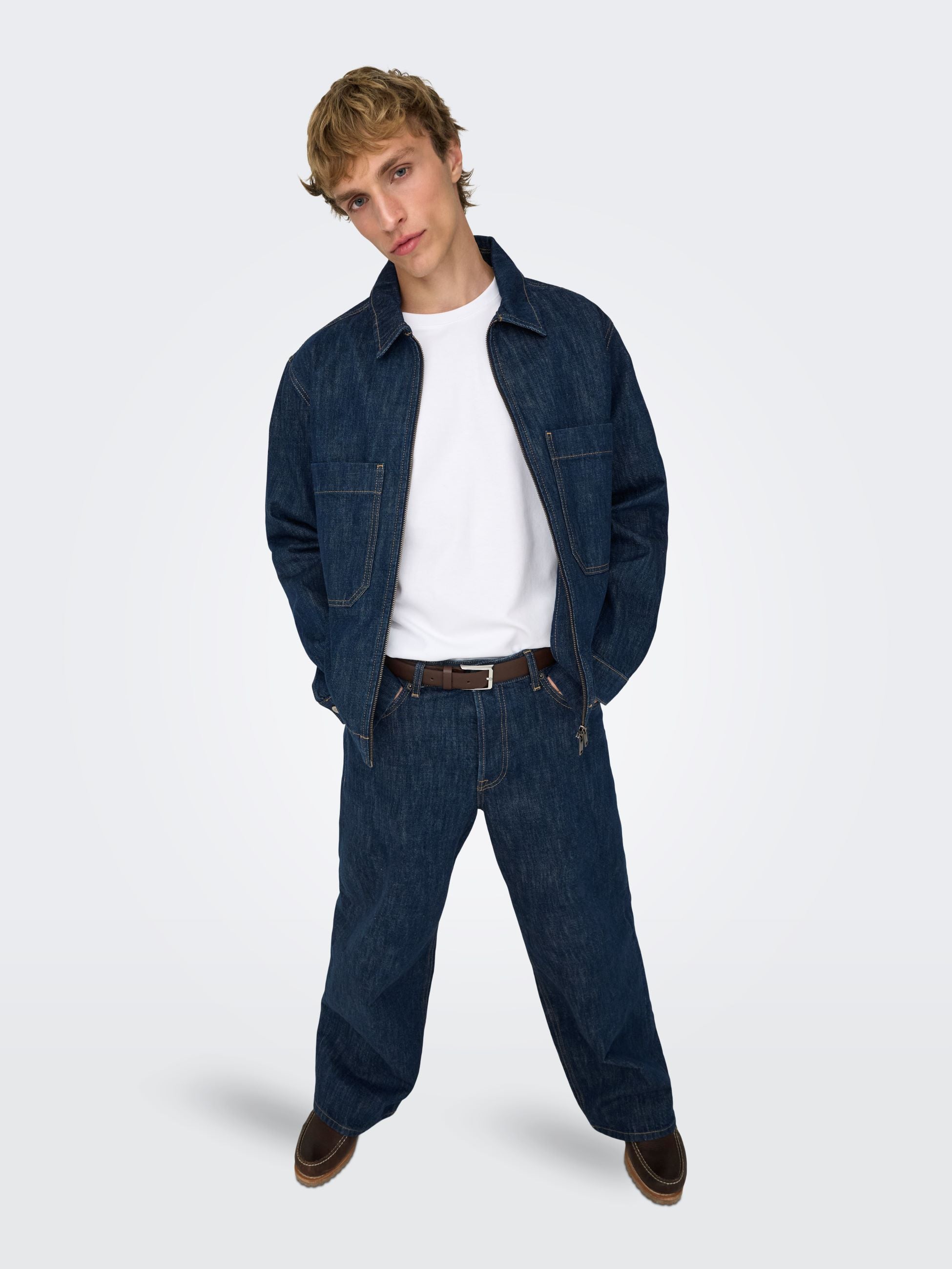 Pantaloni 22038568