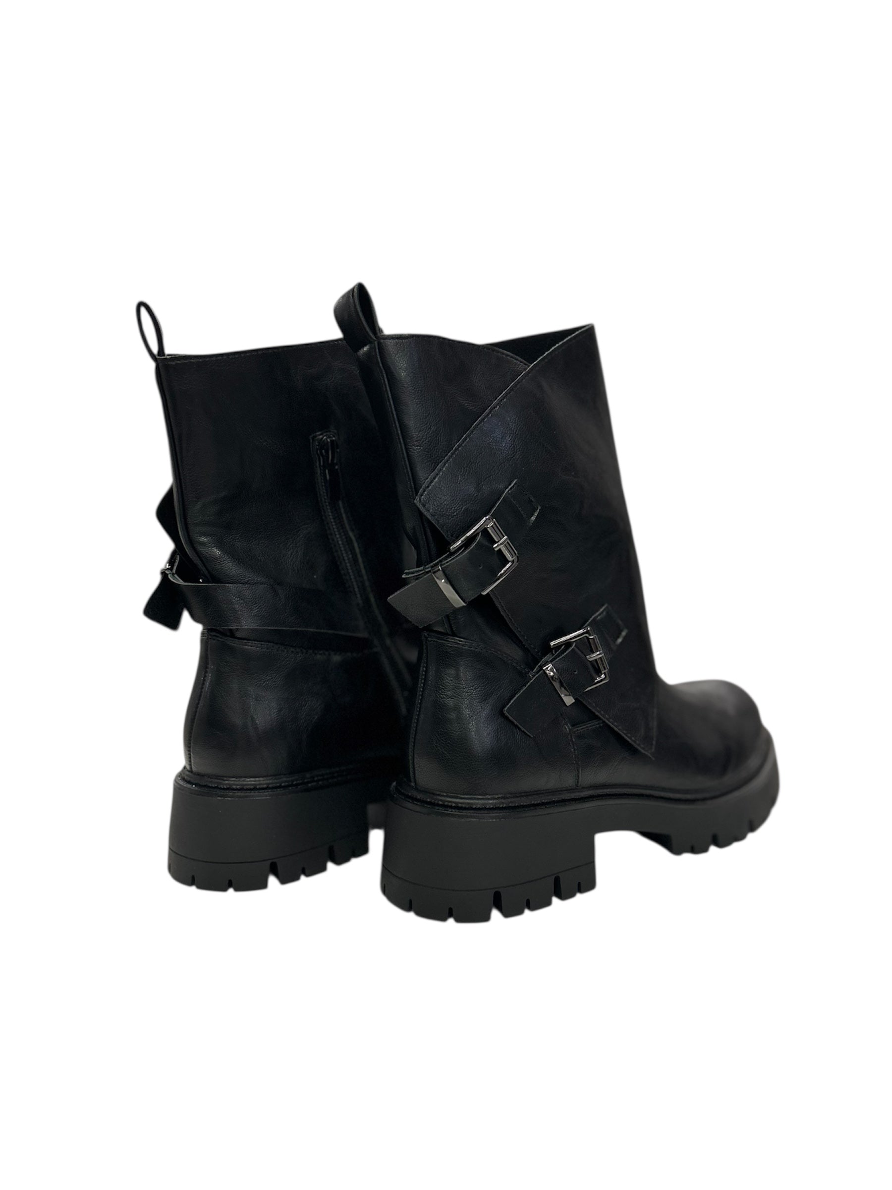 Calzature Multibrand 8583