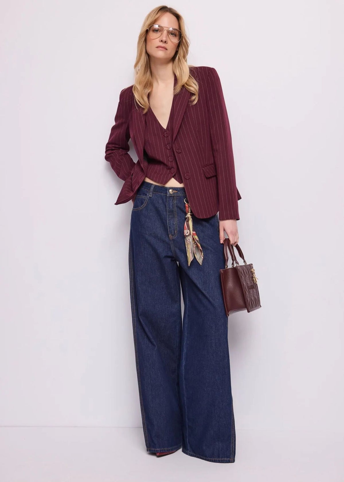 Blazer gessato in viscosa elasticizzata a due bottoni, blu e bordeaux