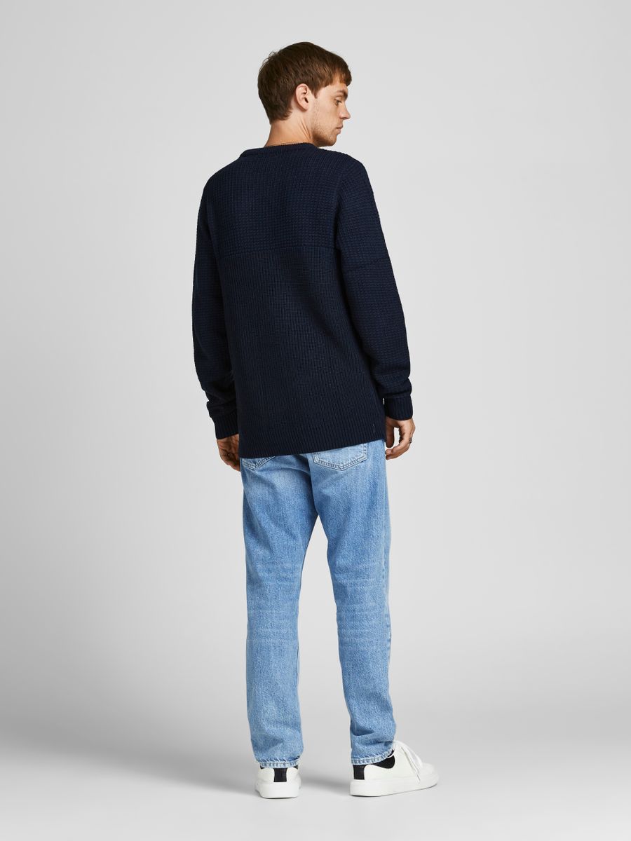 12189200 - Maglione girocollo con trama a due sensi.