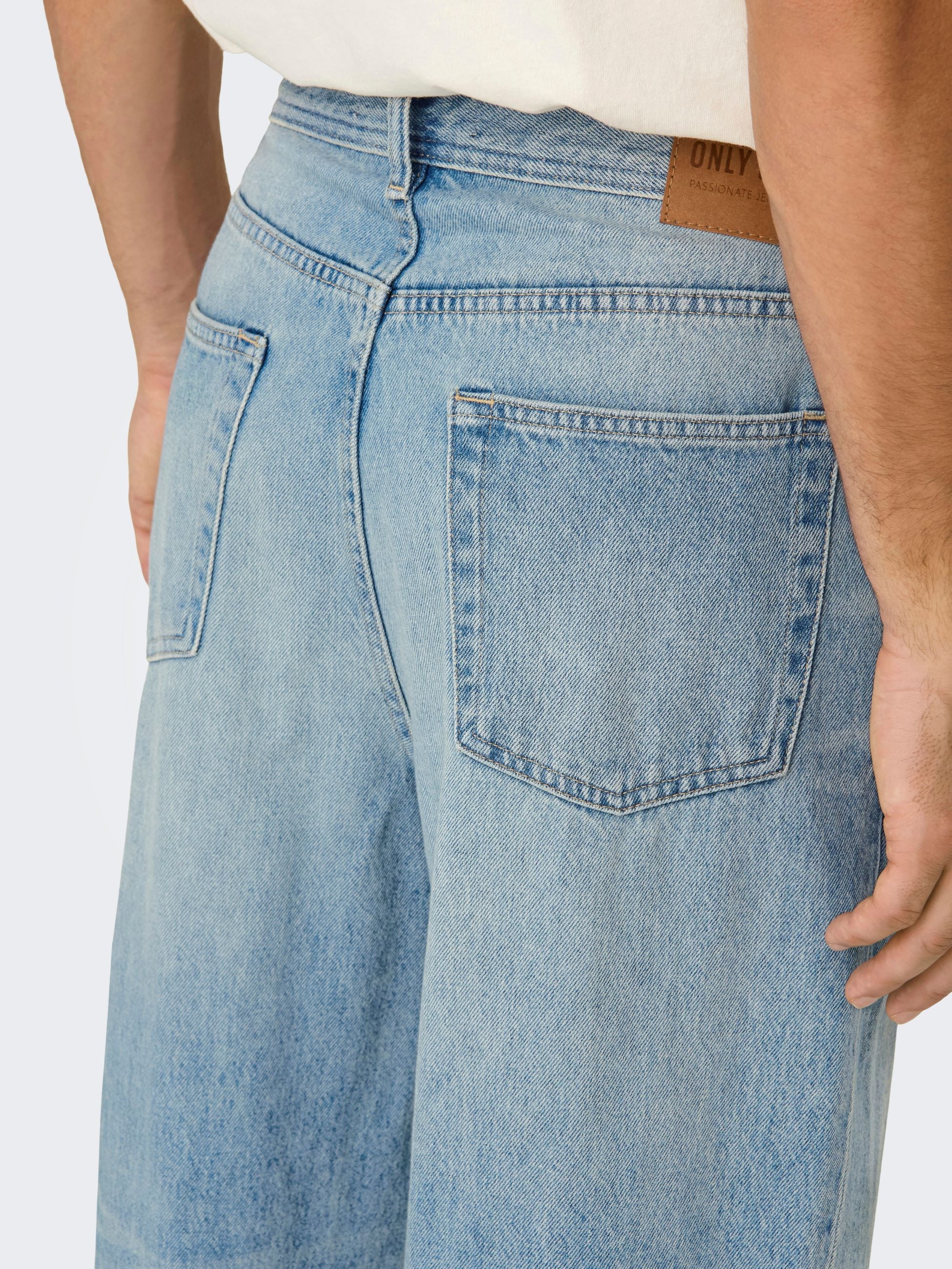 Pantaloni 22032330