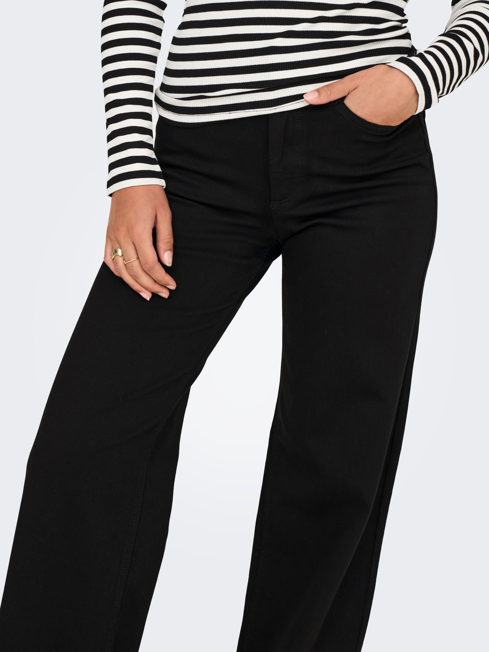 Pantaloni 15301338