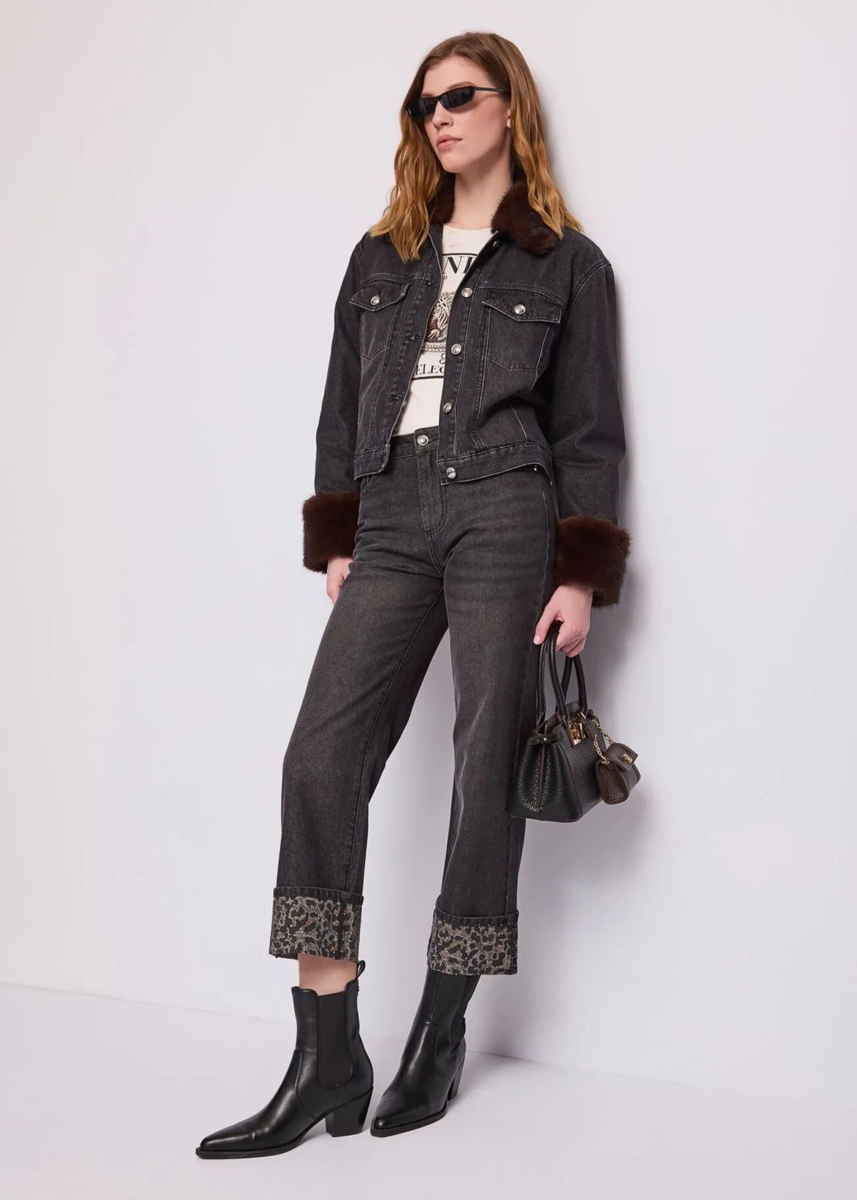 Jeans gamba dritta grigio scuro Gaudi Jeans, indossati, figura intera