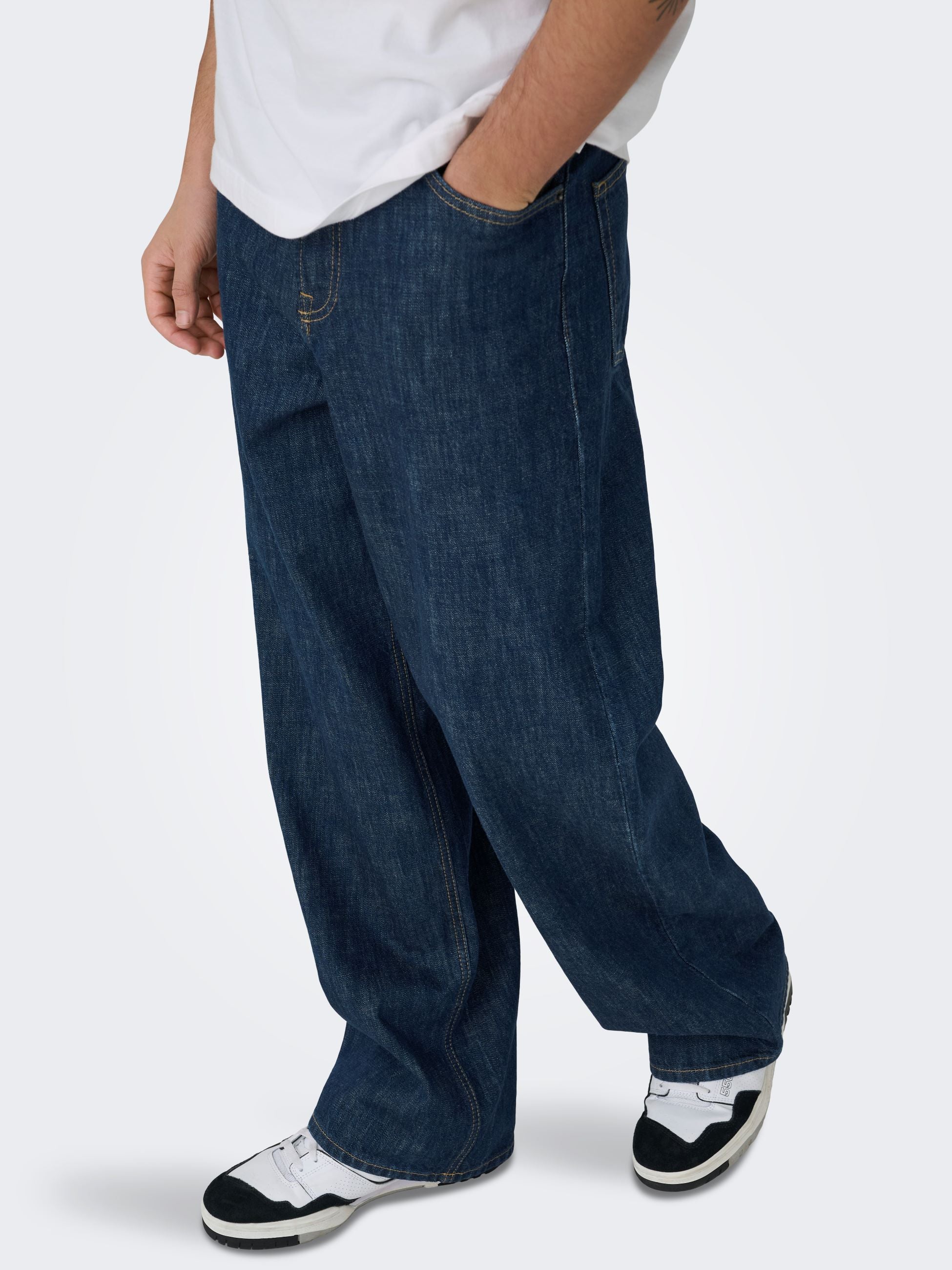 Pantaloni 22038568