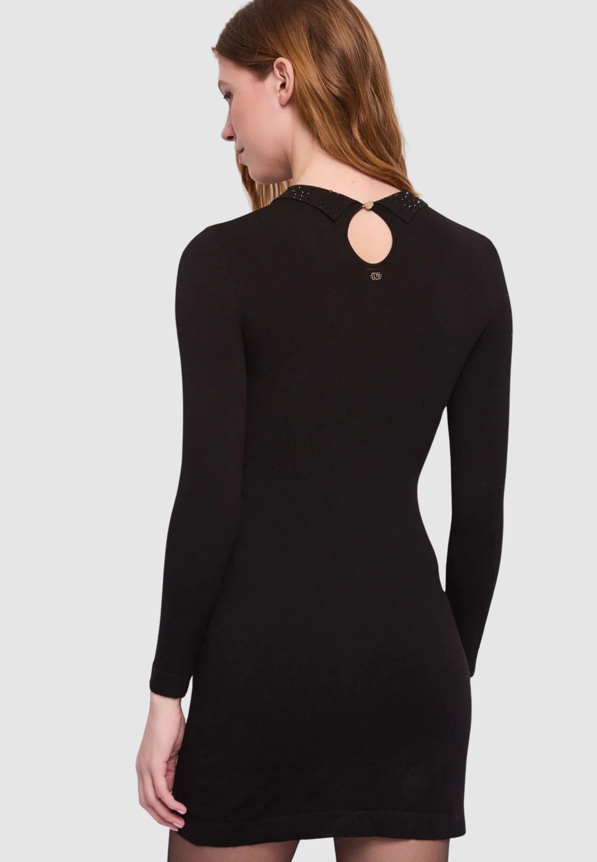 Abito corto in maglina nera con colletto di strass Gaudi Jeans, indossato, vista posteriore