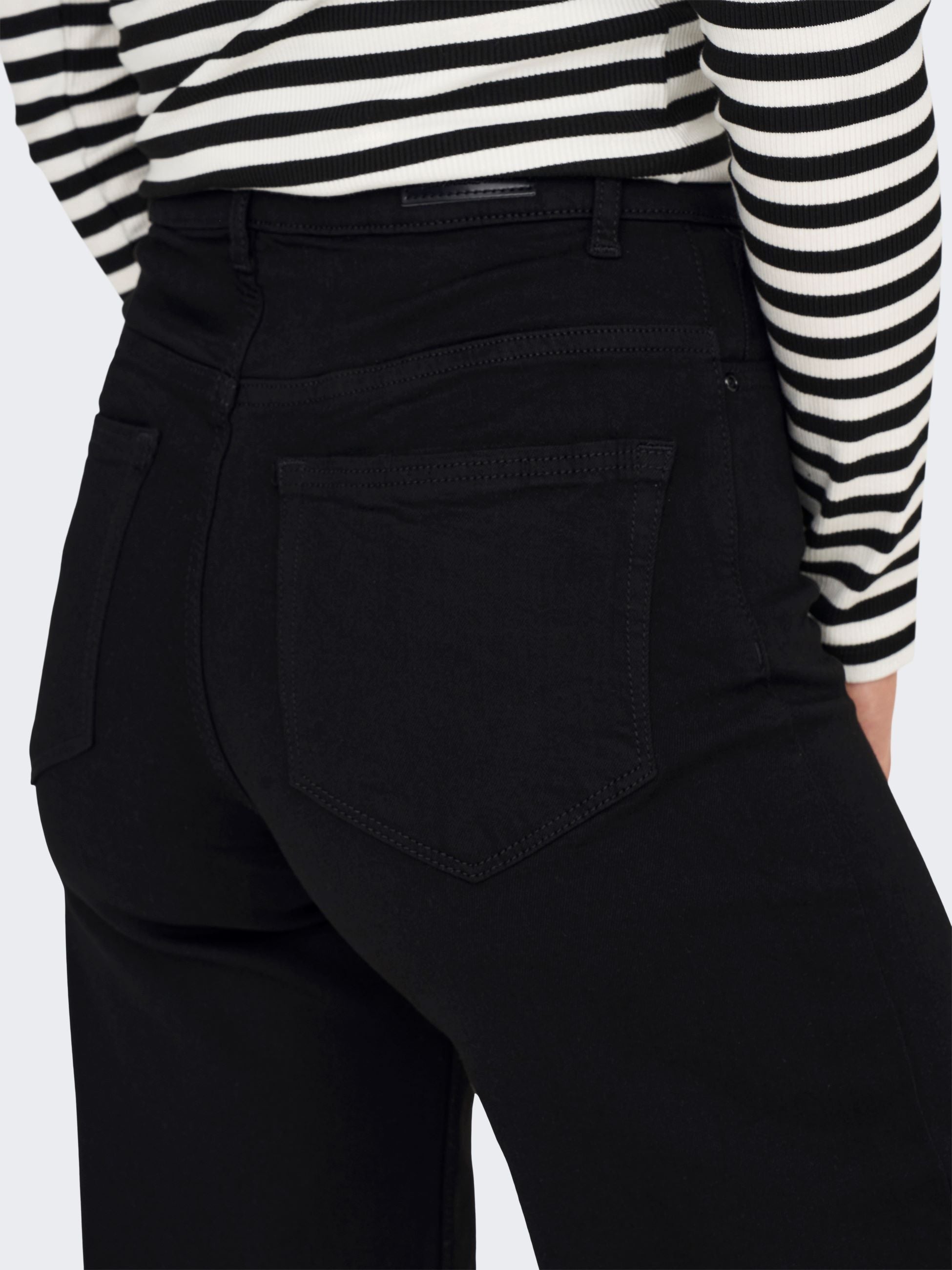 Pantaloni 15301338