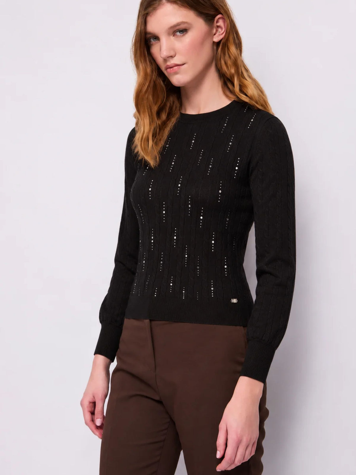 Maglioncino girocollo con treccine Gaudì Jeans, nero, indossato, vista frontale