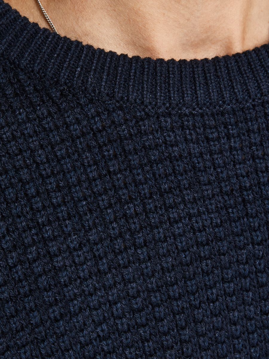 12189200 - Maglione girocollo con trama a due sensi.
