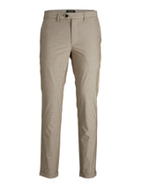 12205778 -Pantalone taglio classico in tessuto leggero e liscio, con bottone a vista.