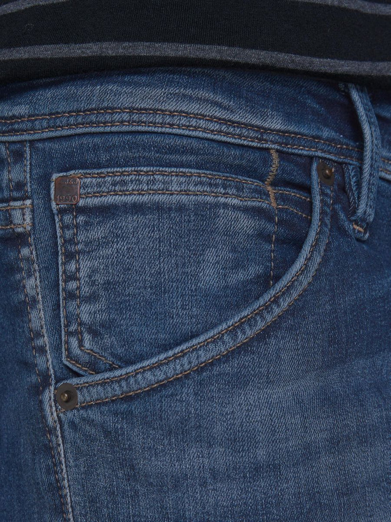 12175888 - Jeans Glenn lavaggio denim più chiaro sul davanti e vita bassa.