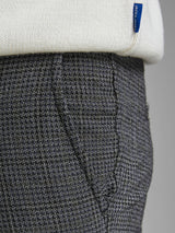 12176526 - Pantalone a quadri neri, taglio morbido
