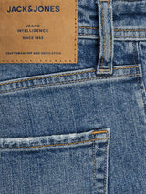 12168457 - Short di jeans con impunture a vista e sulle tasche dietro.
