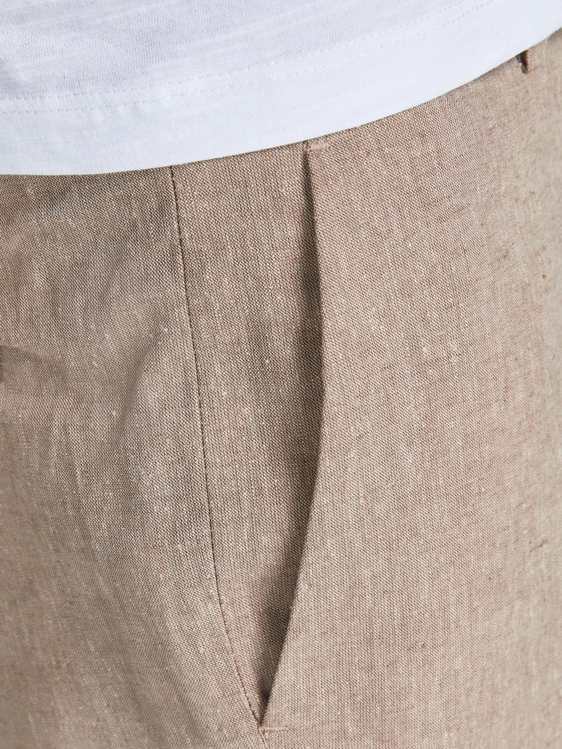 12202810 -Pantalone taglio classico in tessuto leggero.